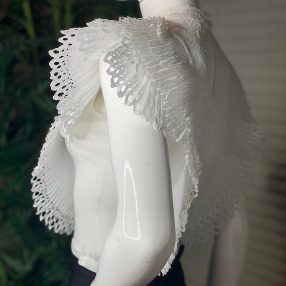 Spanish White Puff Top Size Medium - Picture 9 of 11